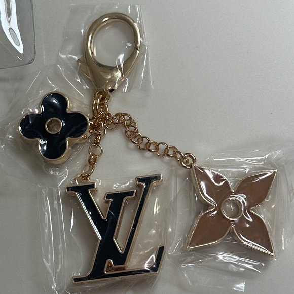 LV Key Holder Designer Gold - Picture 1 of 1